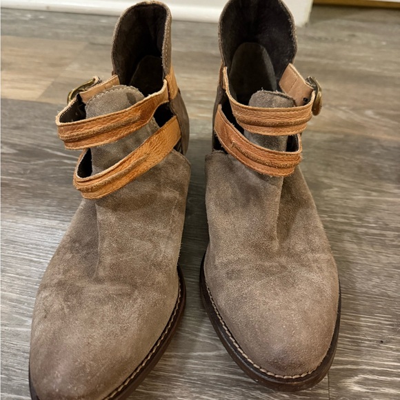 Free People Rebels Stylish Brown Suede Booties Shoes - Picture 1 of 4